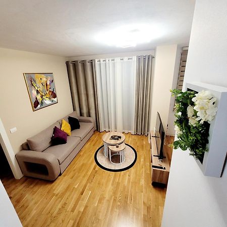 Sui' Apartment Tirana Esterno foto