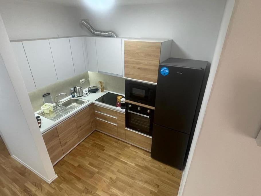 Sui' Apartment Tirana Esterno foto